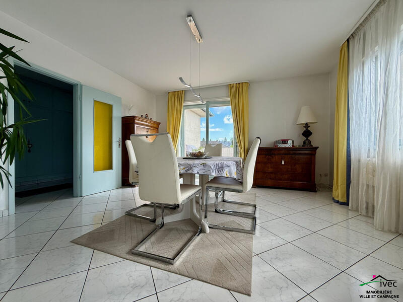 Maison - 255 m² - 10 pièces