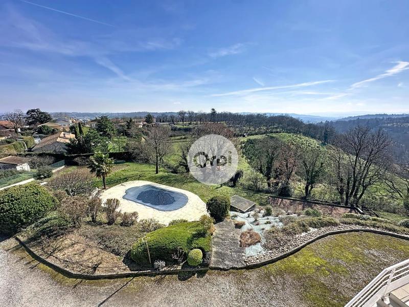 Maison - 210 m² - 7 pièces