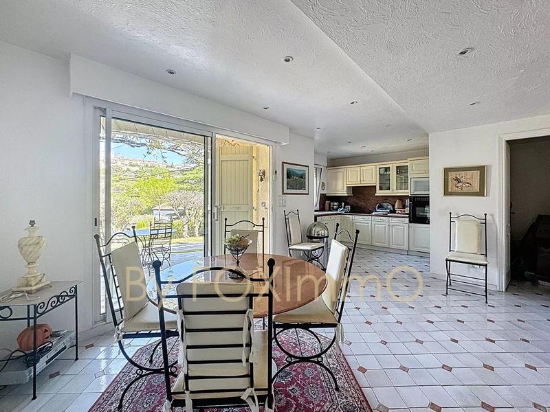 Villa - 372 m² - 9 pièces