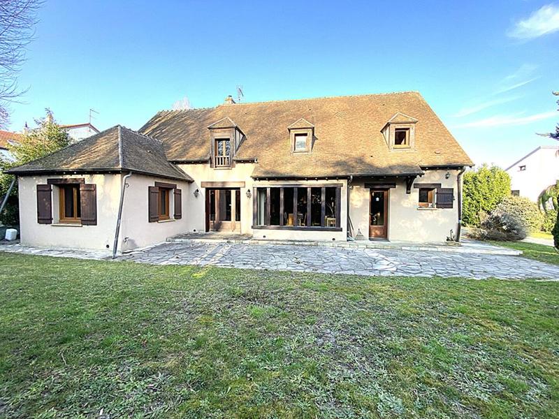 Maison - 368 m² - 8 pièces