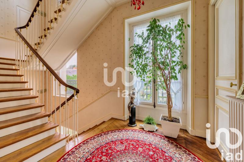 Maison - 323 m² - 11 pièces