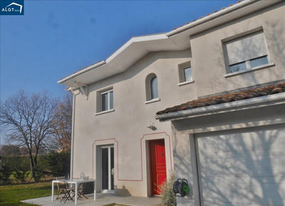 Maison - 93 m² - 4 pièces