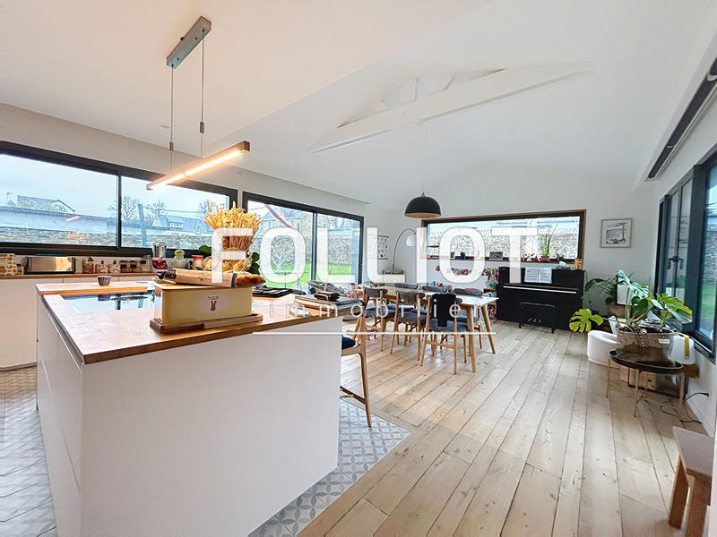 Maison - 240 m² - 8 pièces