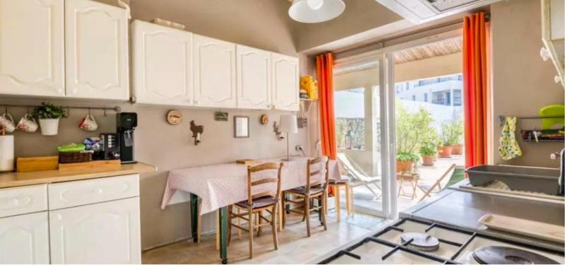 Maison - 220 m² - 9 pièces