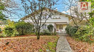 Maison - 213 m² - 7 pièces