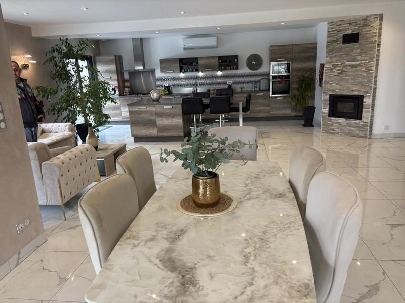 Demeure - 224 m² - 5 pièces