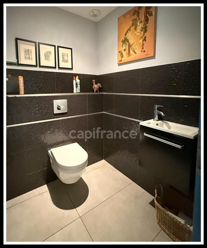 Maison - 250 m² - 7 pièces