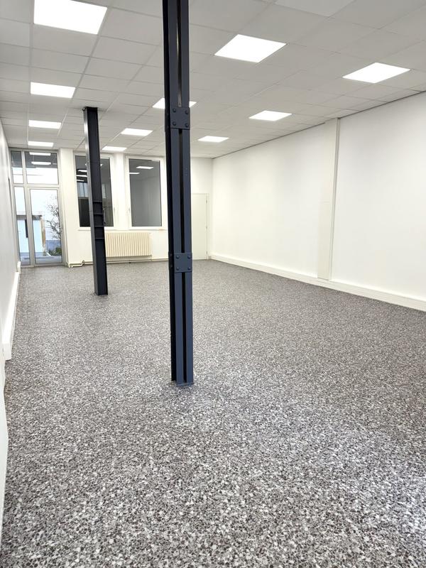 Local d'activités - 244 m²