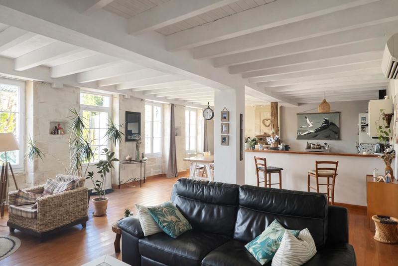 Maison - 240 m² - 5 pièces