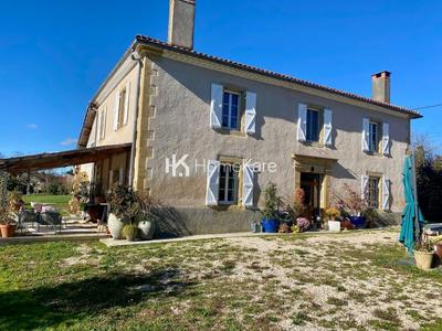 Maison de maîtres - 300 m² - 8 pièces