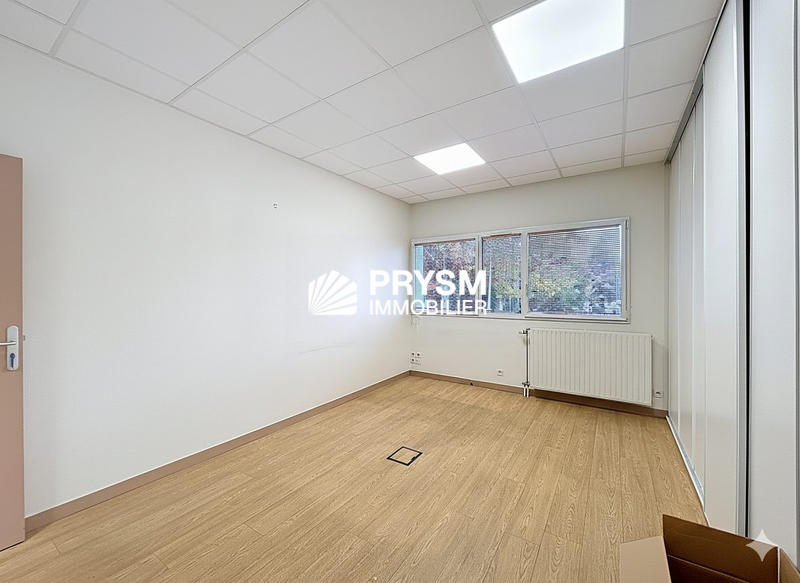 Bureau - 119 m² - 6 pièces