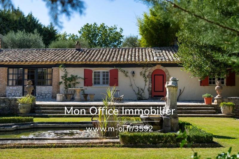 Propriété - 270 m² - 8 pièces