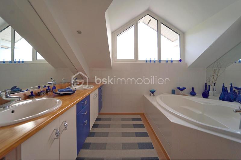 Demeure - 234 m² - 6 pièces