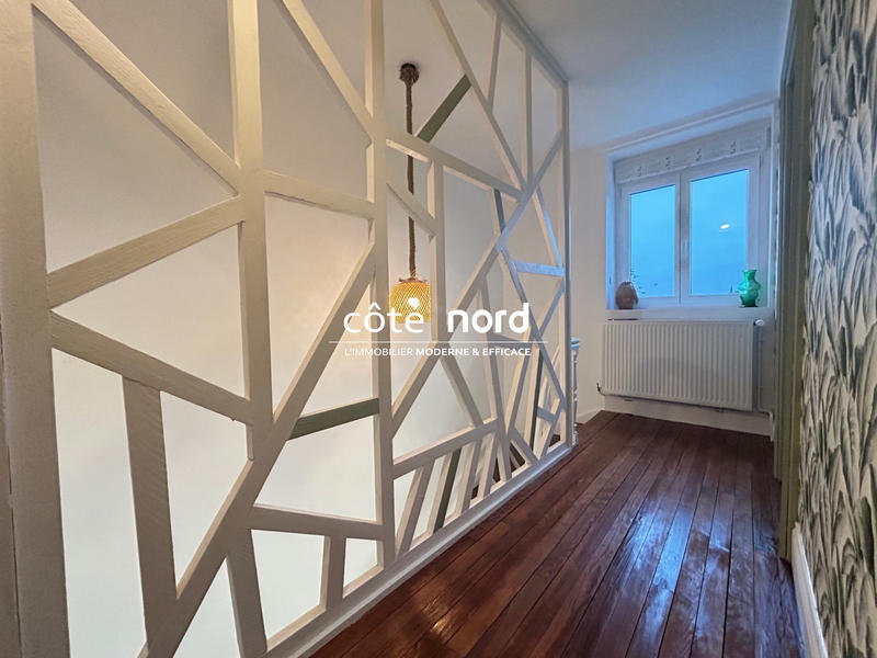 Maison - 216 m² - 10 pièces