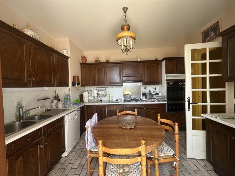 Maison traditionnelle - 280 m² - 11 pièces