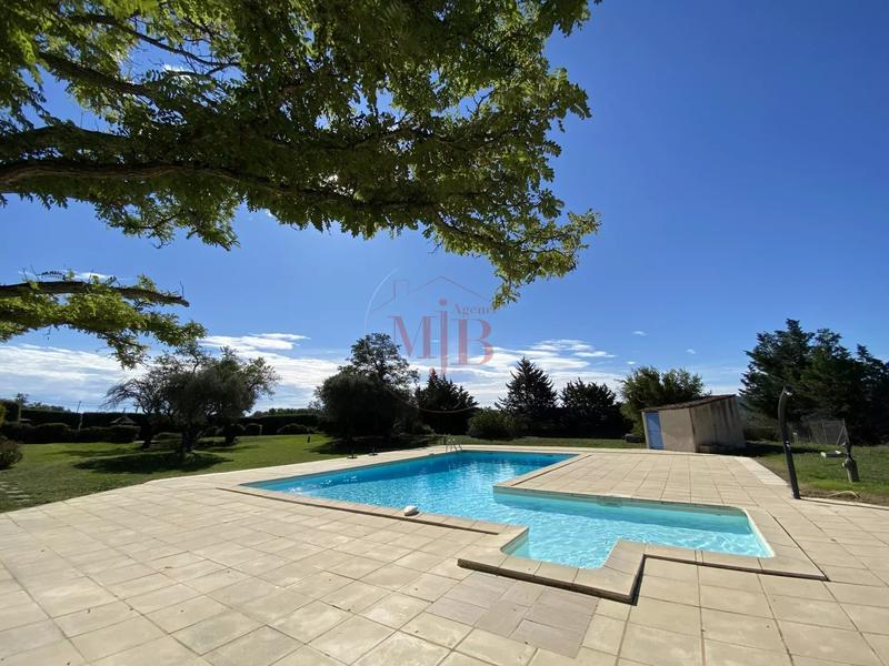 Propriété - 370 m² - 26 pièces