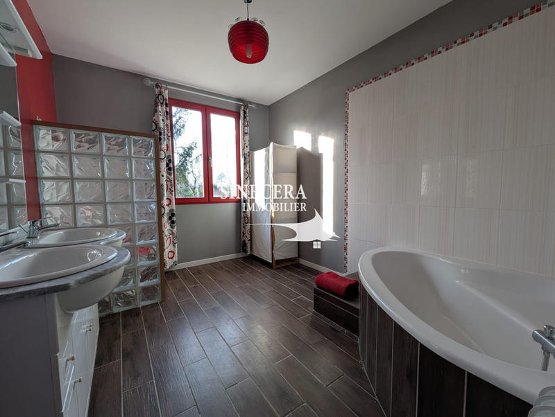 Maison - 153 m² - 7 pièces