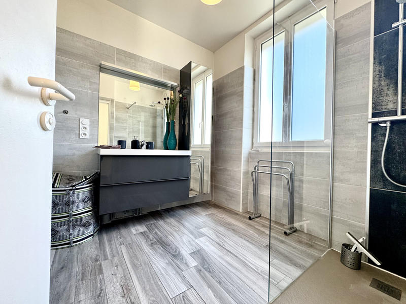 Villa - 238 m² - 8 pièces