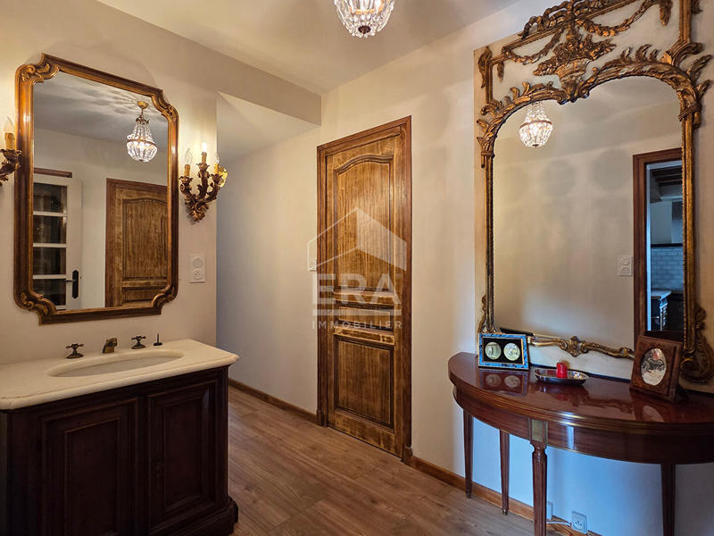 Maison - 301 m² - 12 pièces