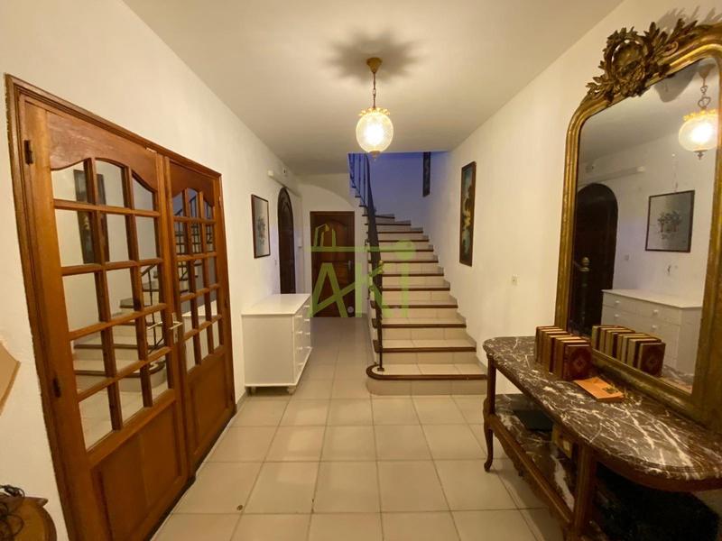 Maison traditionnelle - 353 m² - 9 pièces