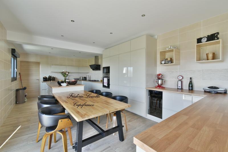 Maison - 230 m² - 7 pièces