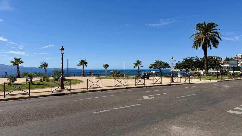 Local commercial - 65 m² - 3 pièces