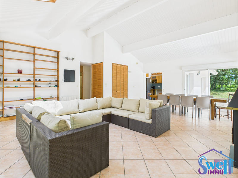 Maison contemporaine - 272 m² - 9 pièces