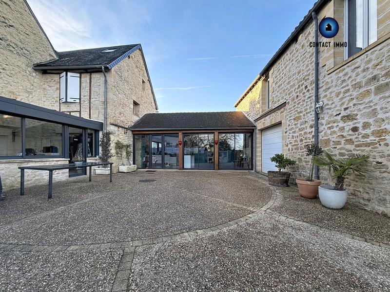 Maison - 279 m² - 9 pièces