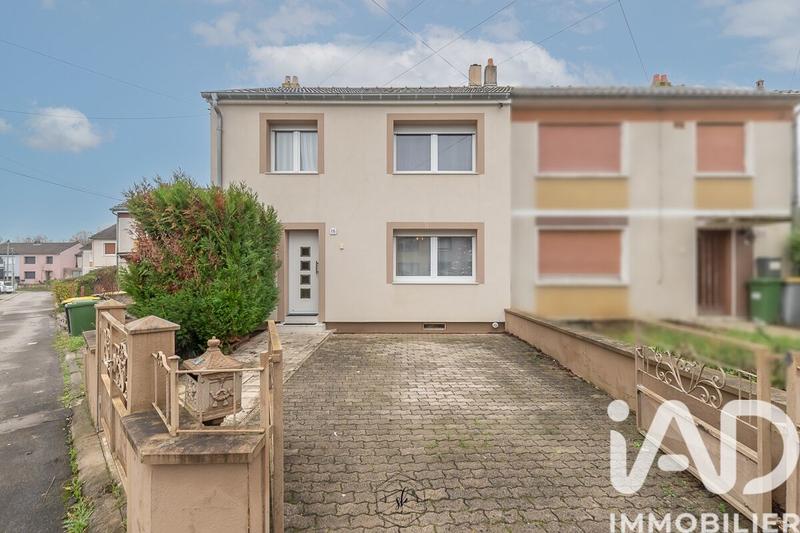 Maison - 99 m² - 5 pièces