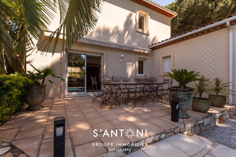 Maison - 202 m² - 8 pièces