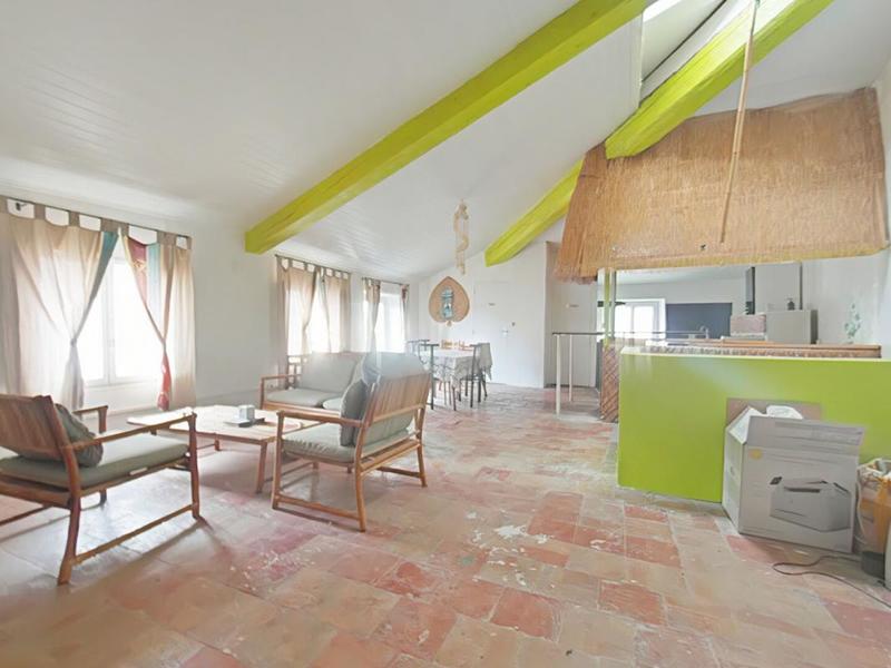 Maison - 220 m² - 9 pièces