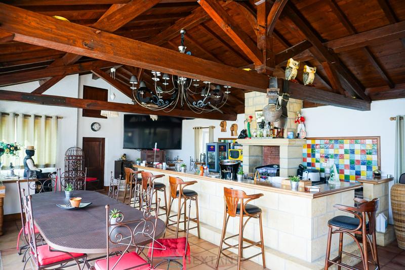 Propriété - 240 m² - 8 pièces