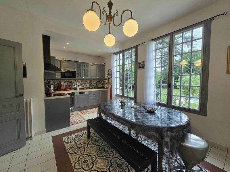 Maison - 290 m² - 9 pièces