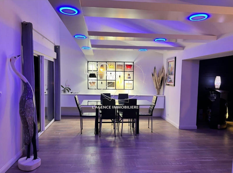 Maison - 244 m² - 7 pièces