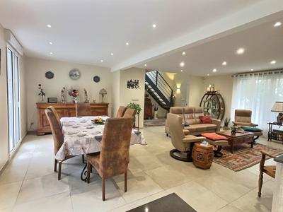 Maison - 147 m² - 6 pièces