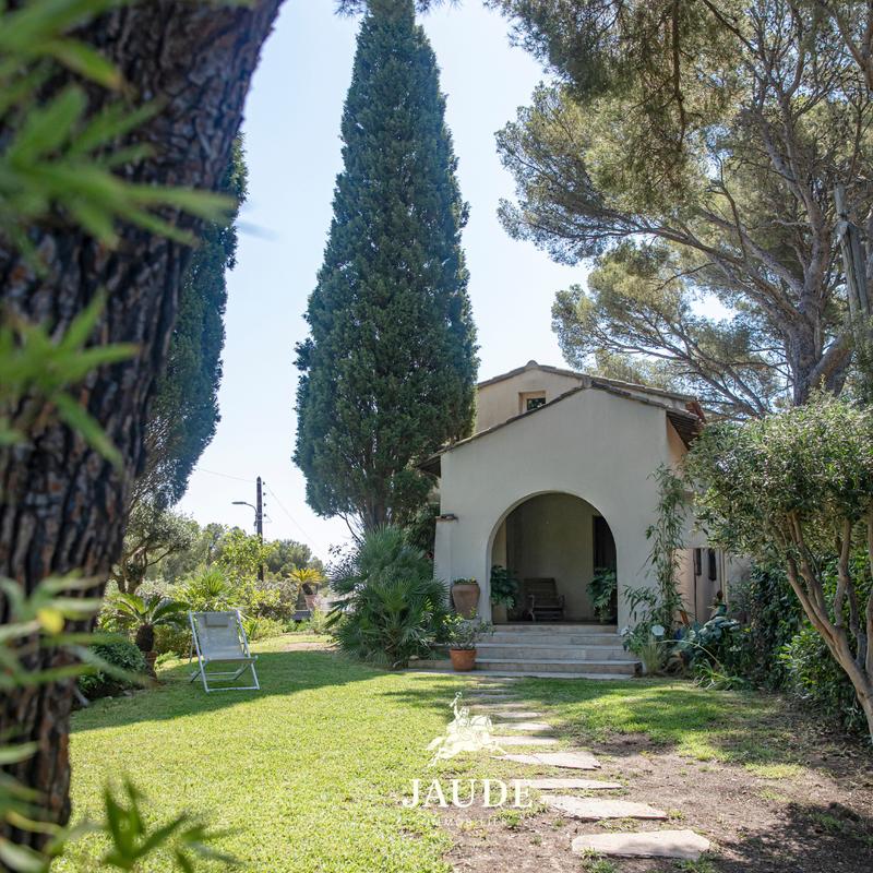 Villa - 240 m² - 6 pièces