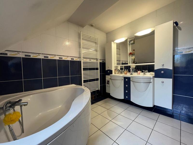 Maison - 208 m² - 7 pièces