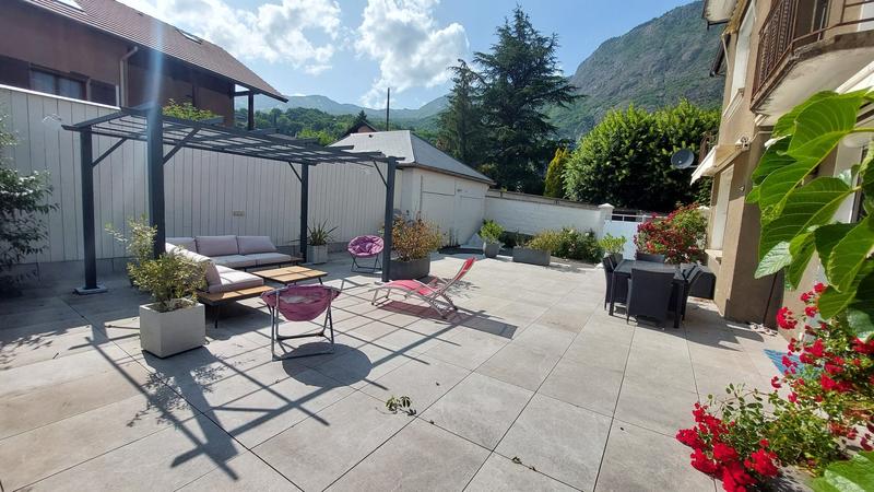 Maison - 238 m² - 8 pièces