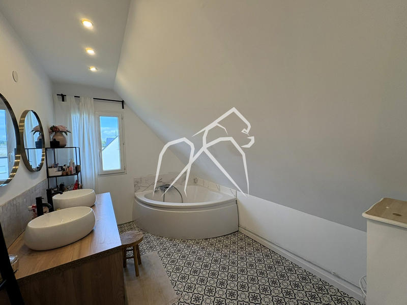 Maison - 170 m² - 7 pièces