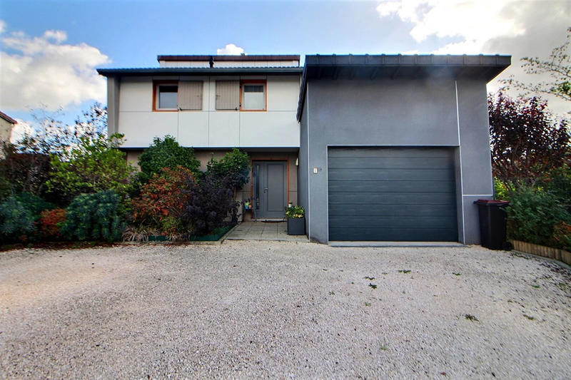 Maison - 99 m² - 4 pièces