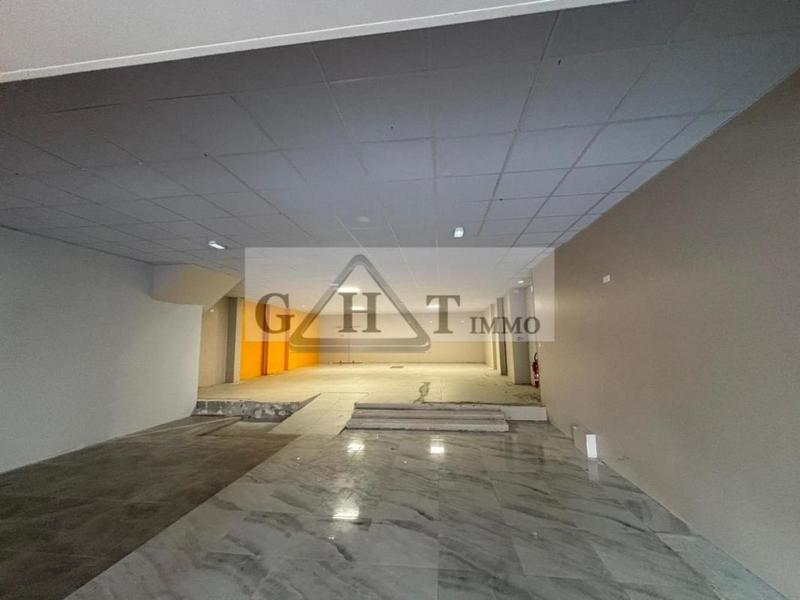 Local commercial - 411 m²