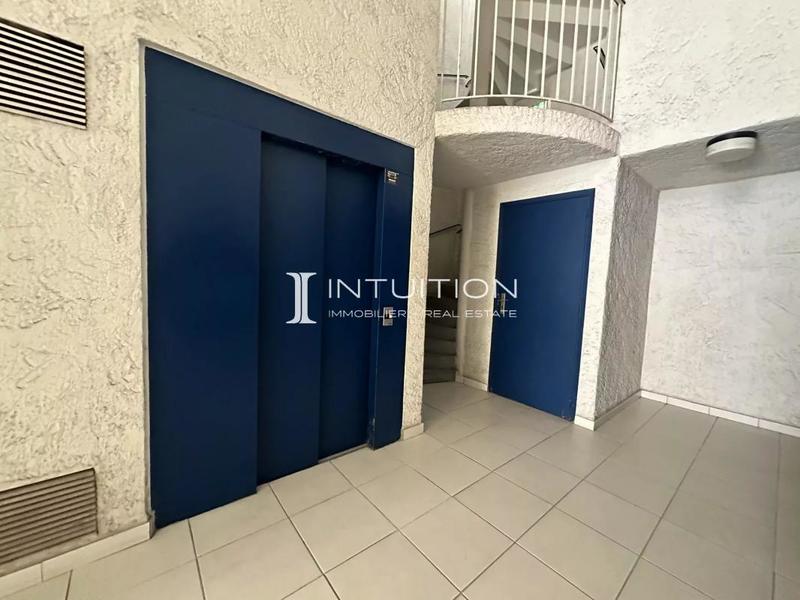 Local commercial - 78 m² - 4 pièces