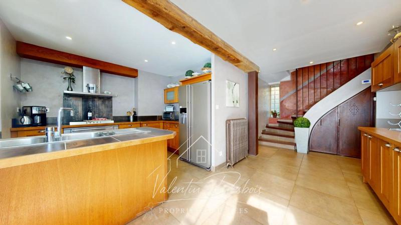 Propriété - 490 m² - 10 pièces