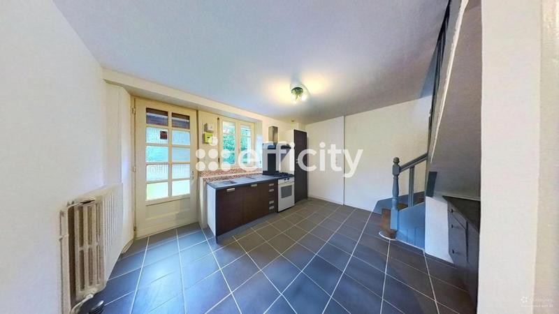 Maison - 99 m² - 6 pièces