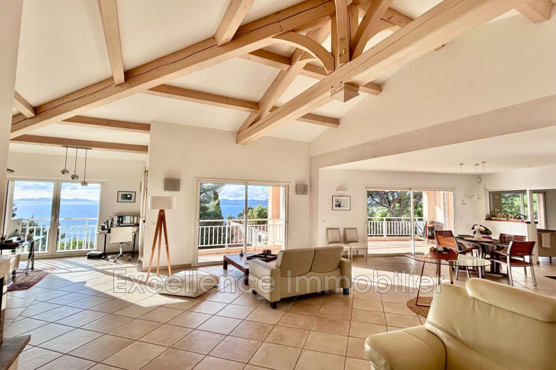 Villa - 242 m² - 6 pièces