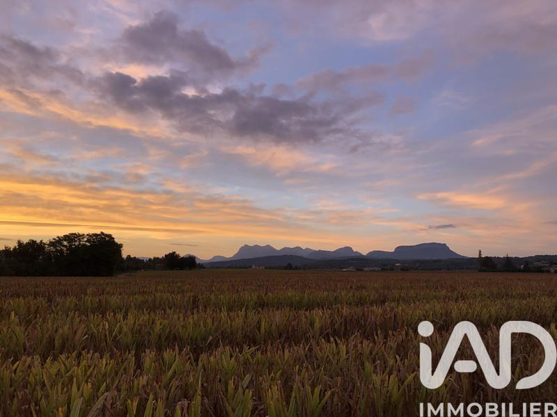 Maison - 1 200 m² - 37 pièces