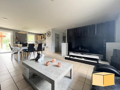 Villa - 100 m² - 5 pièces