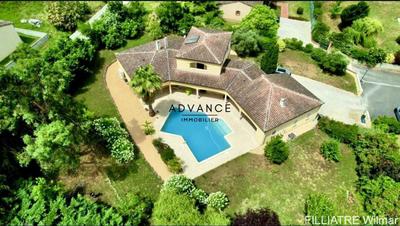 Maison - 210 m² - 5 pièces