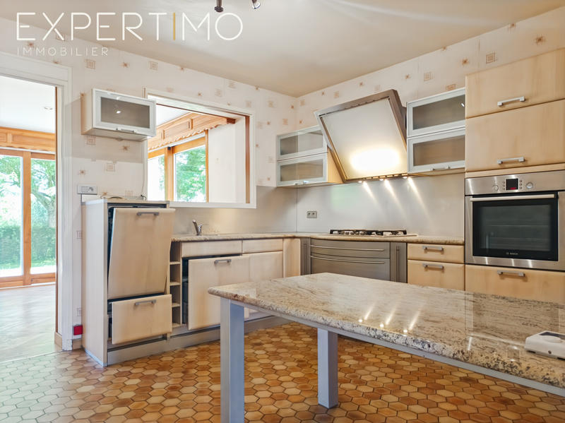 Maison - 159 m² - 9 pièces