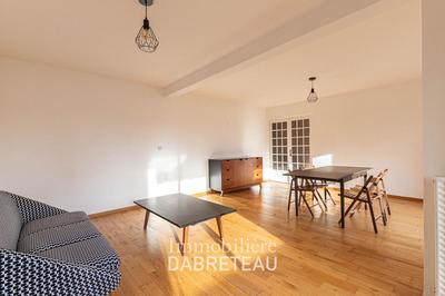 Appartement - 106 m² - 4 pièces